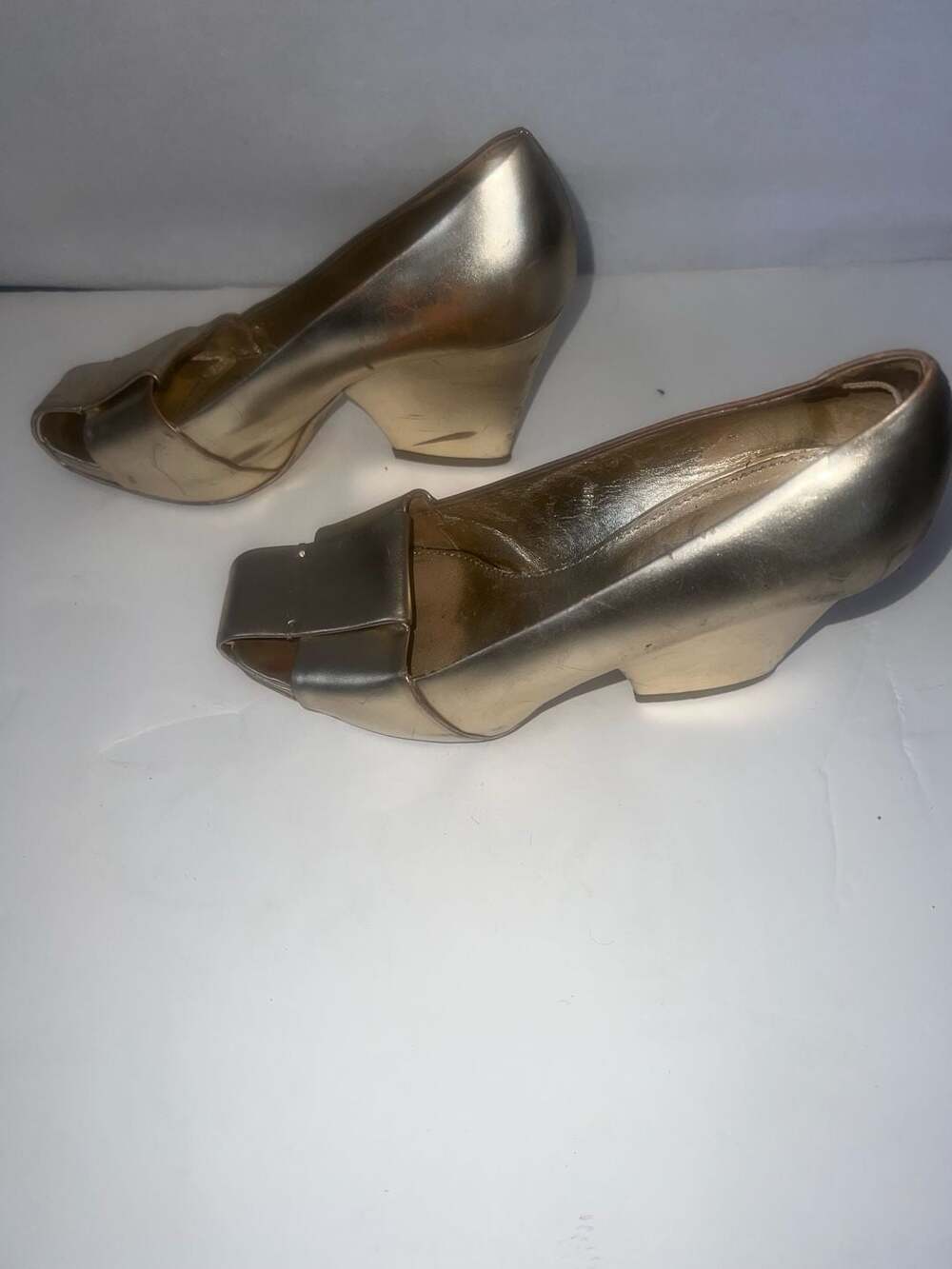 Yves Saint Laurent Dada Metallic Gold Peep Toe Semi-Wedge Pumps Size 39 - Picture 4 of 11